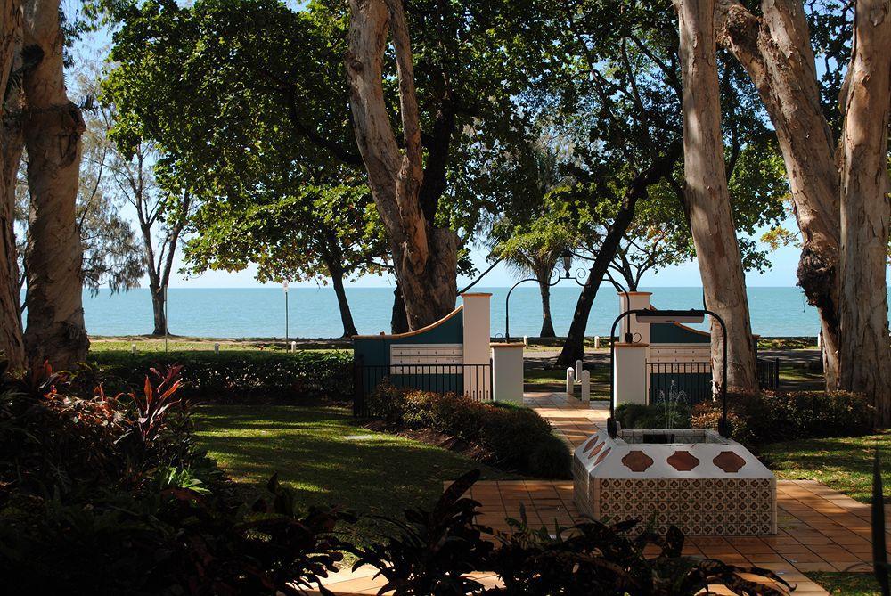 Beachview Apartments At Villa Paradiso Palm Cove Exterior photo