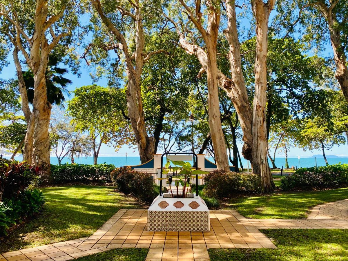 Beachview Apartments At Villa Paradiso Palm Cove Exterior photo
