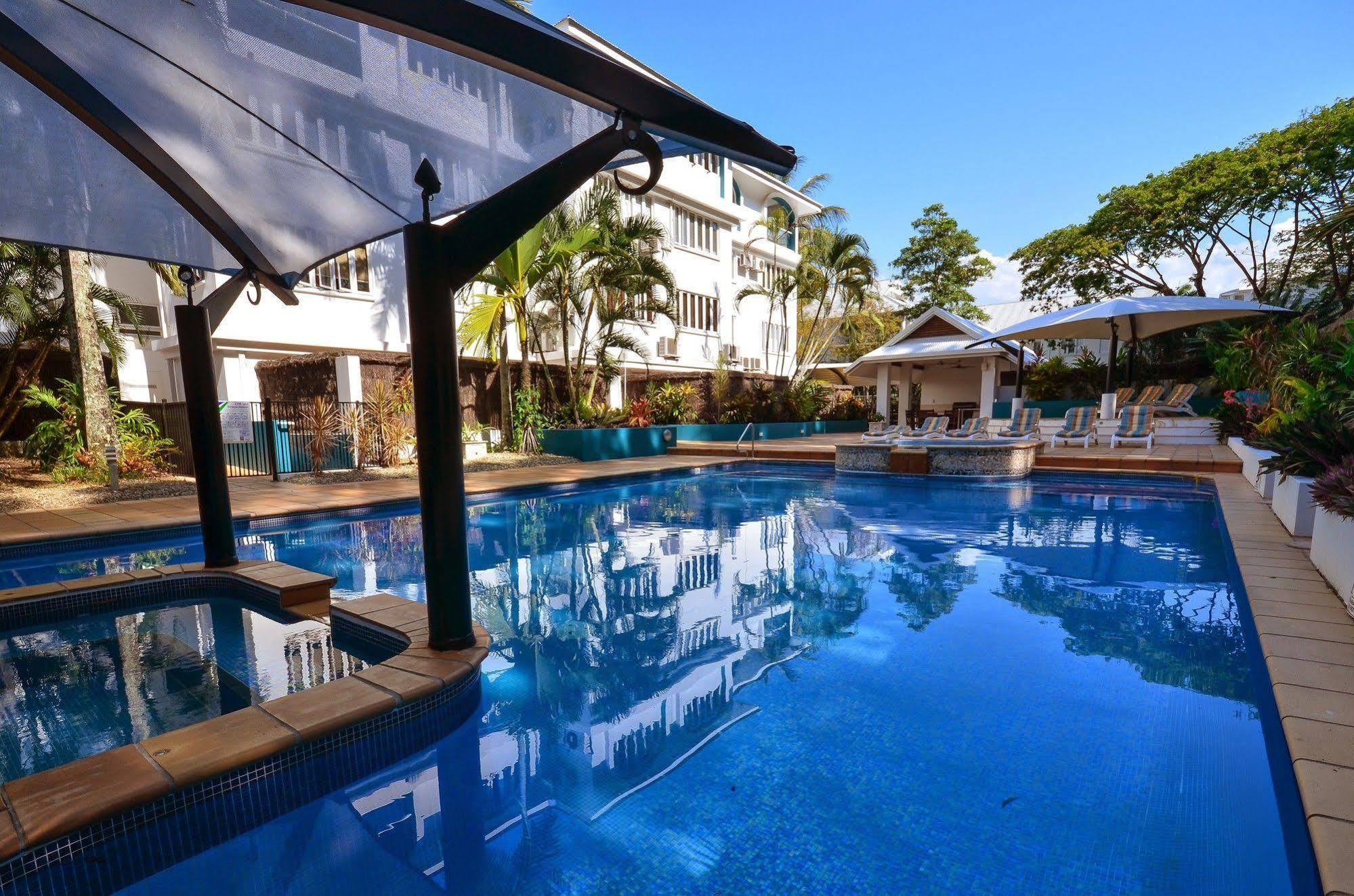 Beachview Apartments At Villa Paradiso Palm Cove Exterior photo